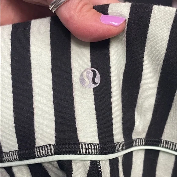 Vintage Lululemon mint green and black striped full length leggings, size 6 - Picture 2 of 5